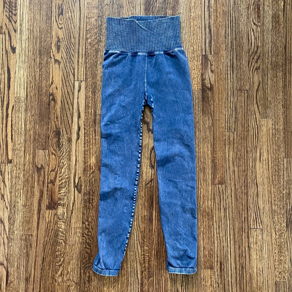 Free People Movement High Rise 7/8 Length Good Karma Leggings, Vintage Blue NWOT - Picture 5 of 8